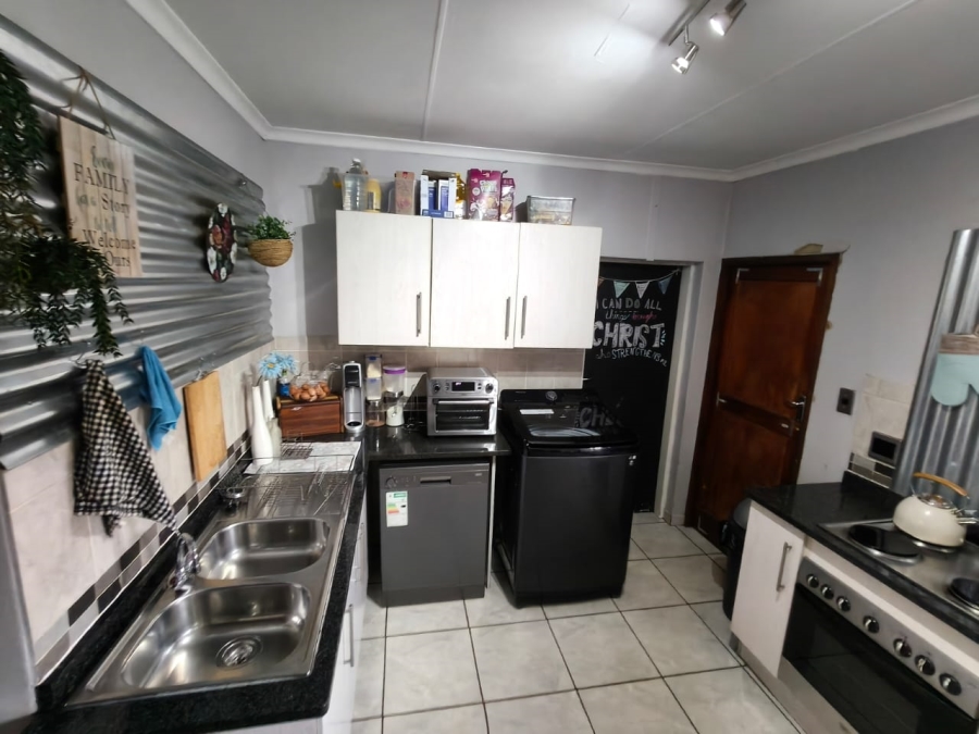 3 Bedroom Property for Sale in Hexrivier Lifestyle Estate North West